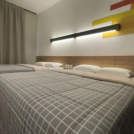 Hotel 10 Жоїнвіль Екстер'єр фото