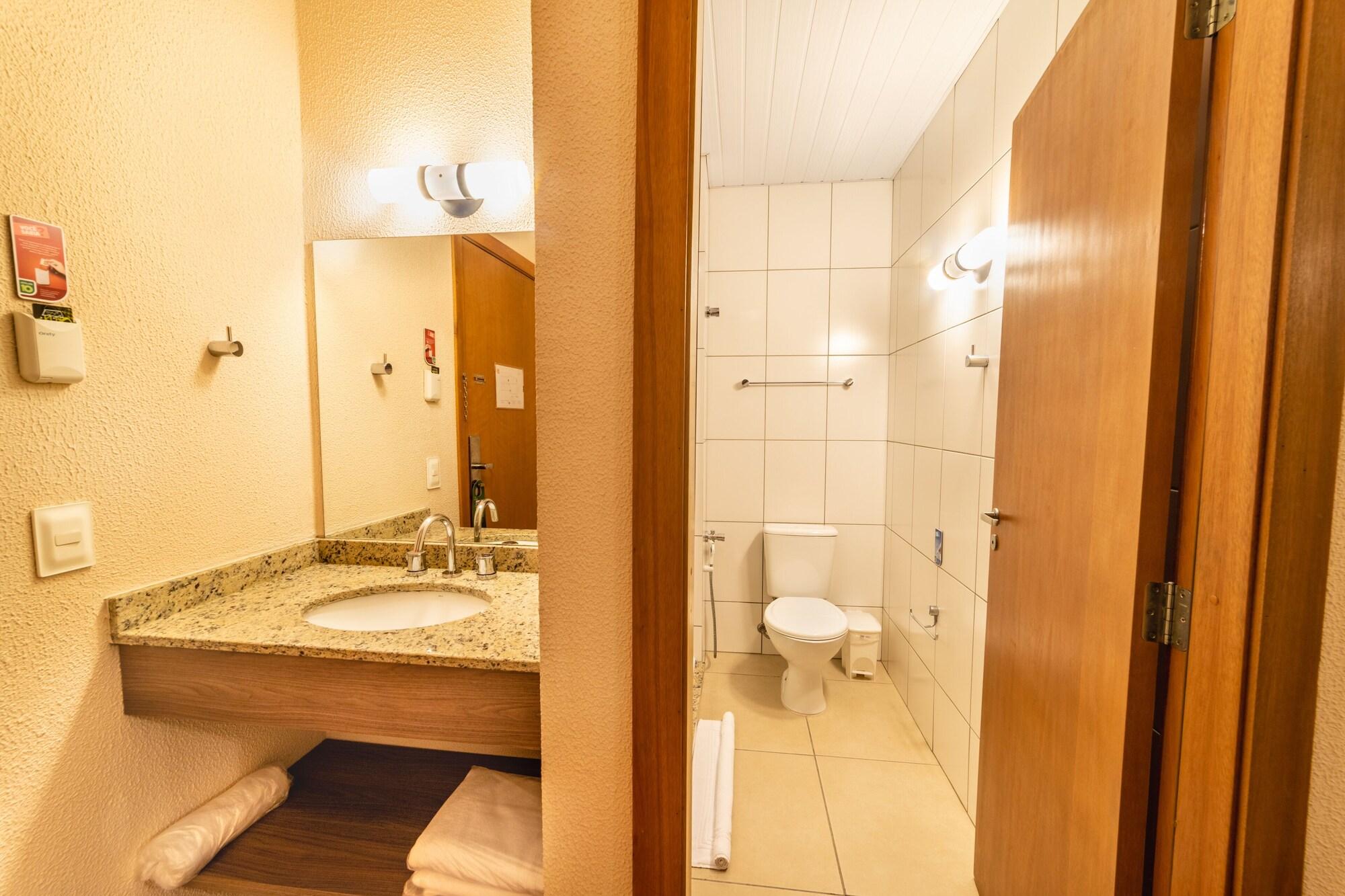 Hotel 10 Жоїнвіль Екстер'єр фото