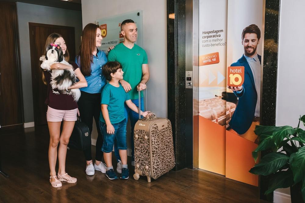 Hotel 10 Жоїнвіль Екстер'єр фото