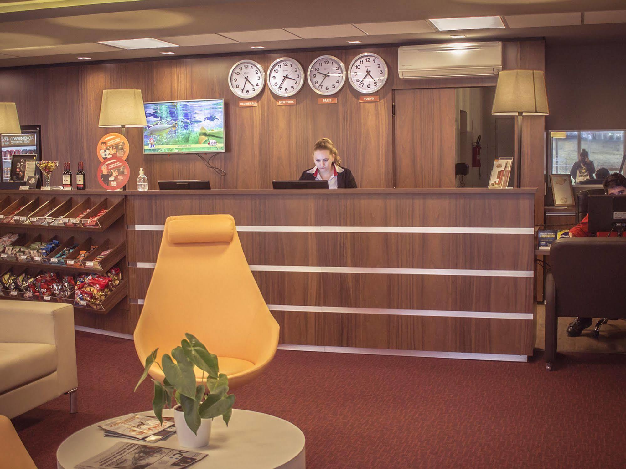 Hotel 10 Жоїнвіль Екстер'єр фото